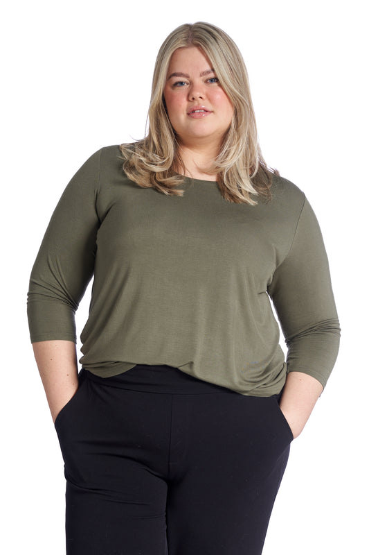 Plus size T-shirt dame Army med 3/4 ærmer – Blød og komfortabel