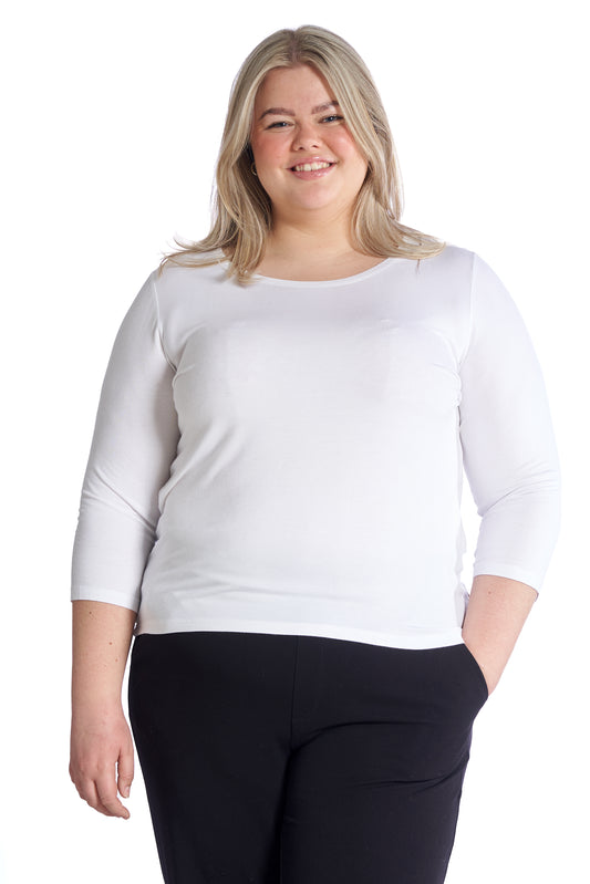 Plus size T-shirt dame, hvid med 3/4 ærmer – Blød og komfortabel