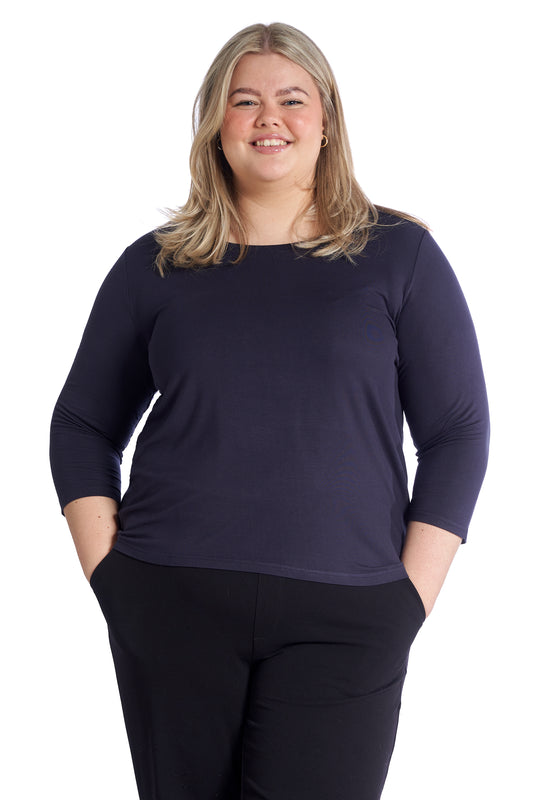 Plus size T-shirt dame navy med 3/4 ærmer – Blød og komfortabel